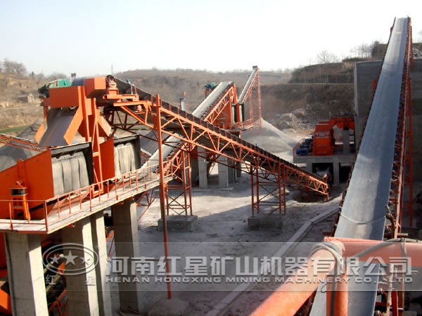 碎石機(jī)工作現(xiàn)場(chǎng) 碎石機(jī)工作現(xiàn)場(chǎng)