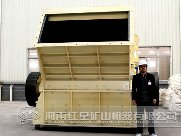 大型反擊式破碎機(jī) 大型反擊式破碎機(jī)