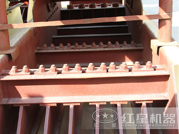 振動給料機內(nèi)部