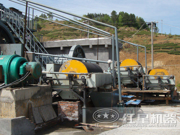 作業(yè)中的磁選機