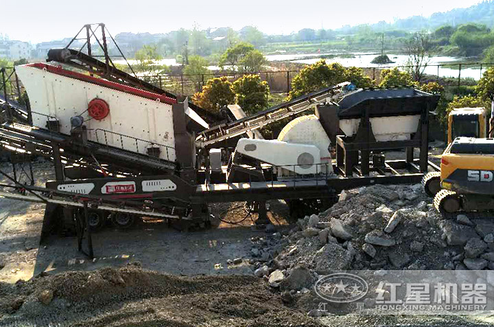 流動(dòng)制砂機(jī)作業(yè)現(xiàn)場 流動(dòng)制砂機(jī)作業(yè)現(xiàn)場