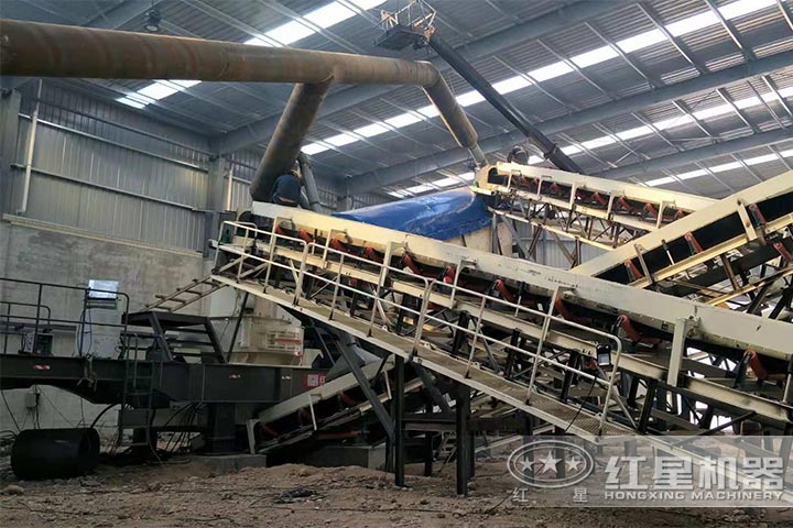 移動(dòng)小型砂機(jī)室內(nèi)作業(yè)現(xiàn)場(chǎng) 移動(dòng)小型砂機(jī)室內(nèi)作業(yè)現(xiàn)場(chǎng)