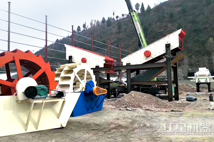 客戶制沙設(shè)備生產(chǎn)線安裝現(xiàn)場