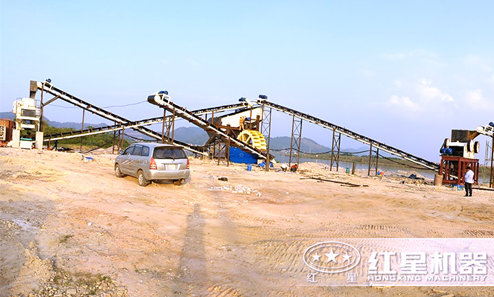 小型碎沙機(jī)制砂現(xiàn)場